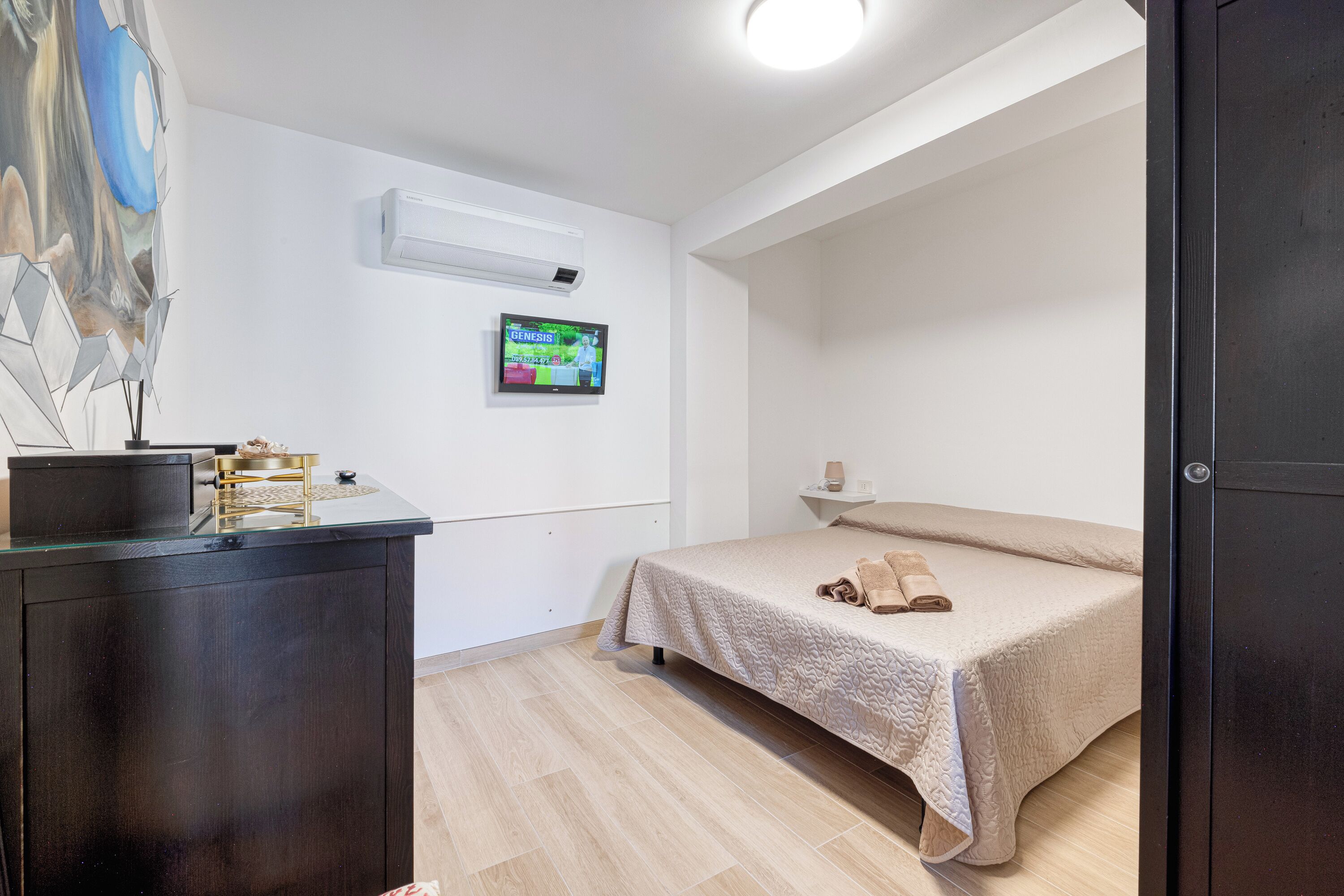 1 bedroom, bed sheets