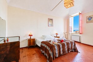 3 bedrooms, iron/ironing board, WiFi (free), bed sheets - Ca Moretto Sea-View Terrace Apartment in Sanremo, Sanremo, Italy (Sanremo)