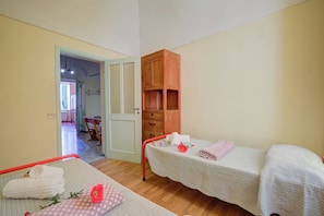 3 habitaciones, tabla de planchar con plancha y wifi gratis