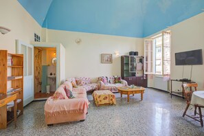 TV - Ca Moretto, Sanremo, Italy (Sanremo)
