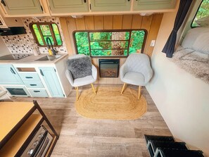 Fridge, stovetop, cookware/dishes/utensils, paper towels