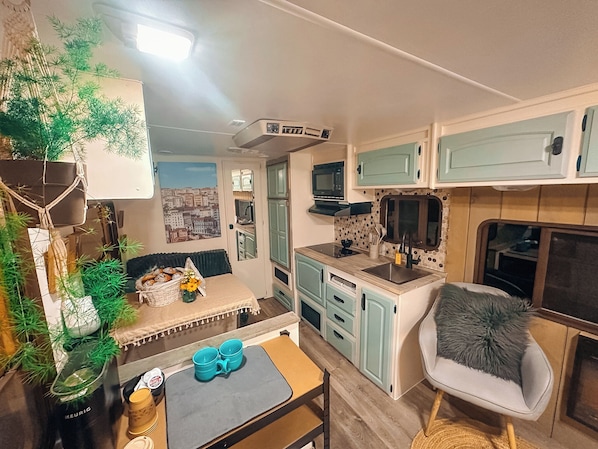 Fridge, stovetop, cookware/dishes/utensils, paper towels