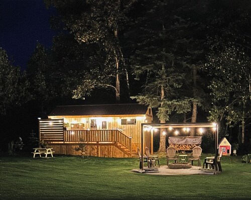 A cozy retreat w/ firepit - right across from Trout Lake!