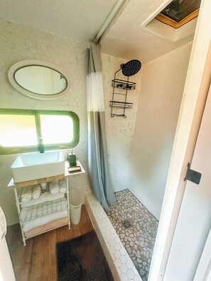 Handtücher, Seife, Toilettenpapier