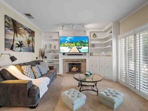 Téléviseur, foyer, table de ping-pong