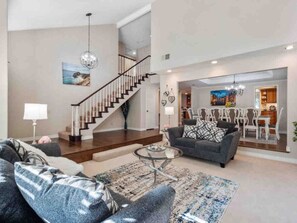 Téléviseur, foyer, table de ping-pong