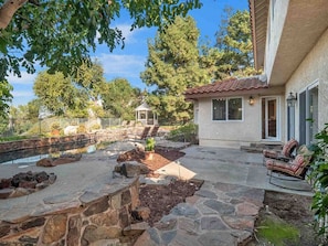 Terrace/patio - Secluded Romantic Getaway with Stunning NatureView (Anaheim)