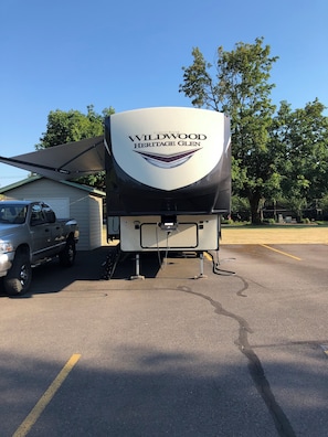 Third-party on-site parking