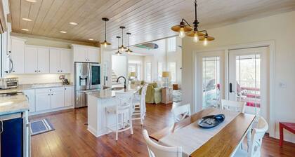 Coastal home- Marsh Views with open floor plan and stunning sunsets