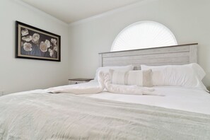 3 Schlafzimmer, Schreibtisch, Bügeleisen/Bügelbrett, Reisekinderbett