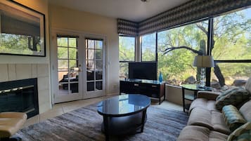 Een televisie en een dvd-speler