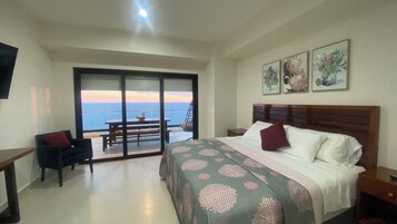Deluxe Apartment, Beach View | 2 bedrooms, free WiFi