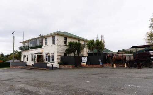 Weka Pass Cottages 1 by Tiny Away