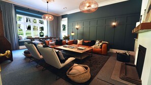 TV, fireplace, DVD player