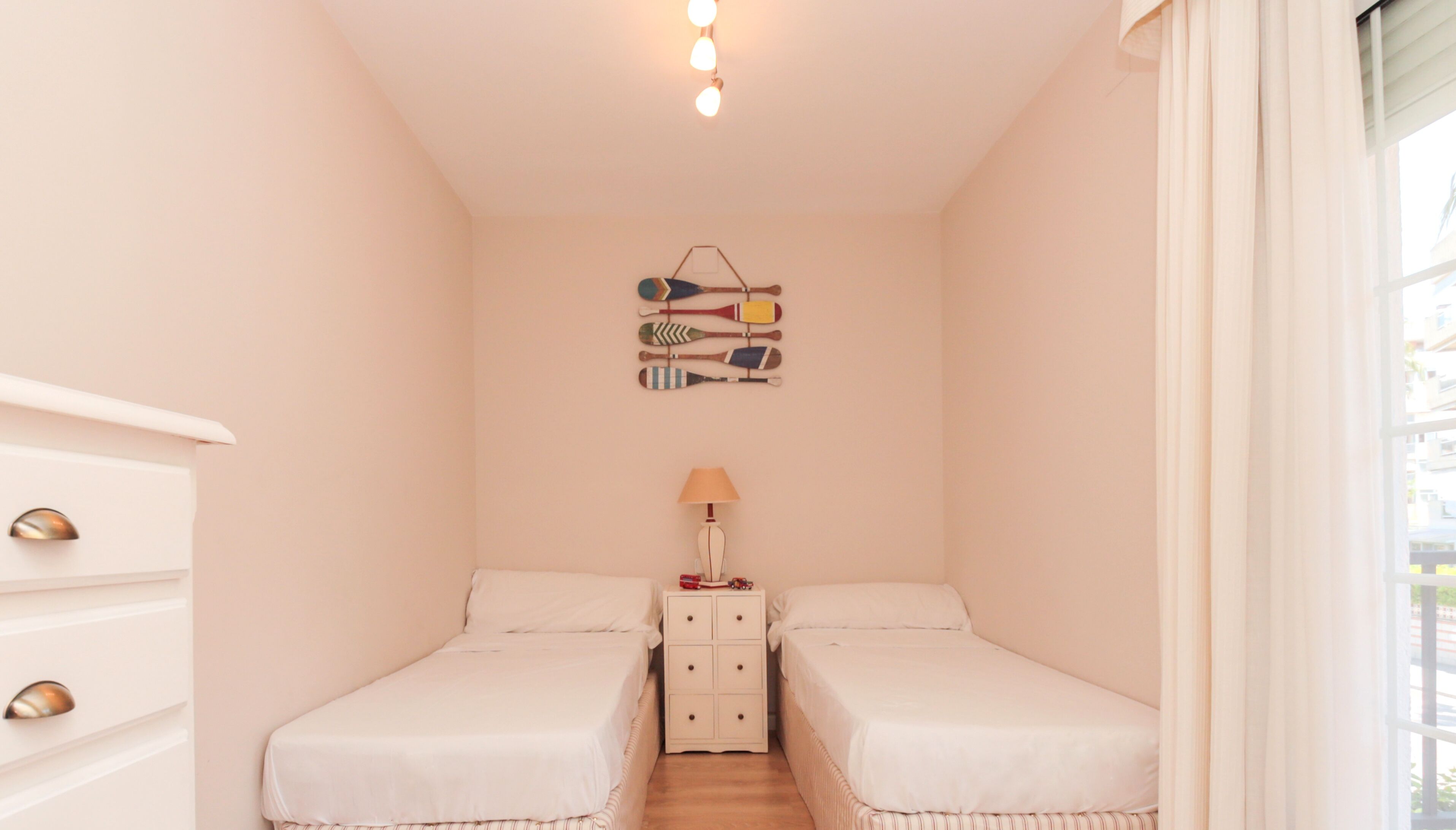 3 slaapkamers, een strijkplank/strijkijzer, wifi