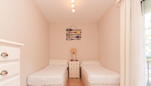 3 bedrooms, iron/ironing board, WiFi