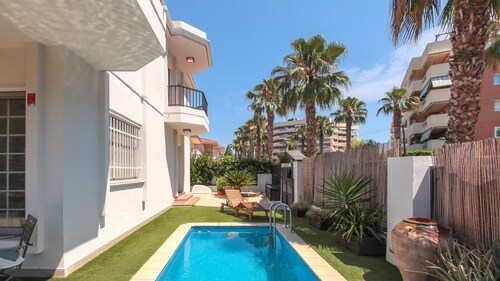Fabulosa Villa en el Centro de Salou con Piscina Privada
