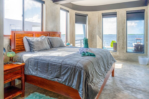 2 bedrooms, iron/ironing board, internet, bed sheets