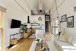 Smart-TV, Stereoanlage, Arbeitsbereiche