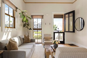 TV connectée, chaîne hi-fi, espaces bureaux