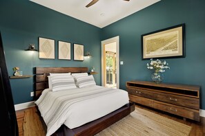 2 slaapkamers, een bureau, een strijkplank/strijkijzer, gratis wifi