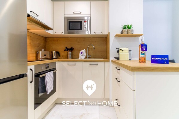 Fridge, microwave, oven, dishwasher