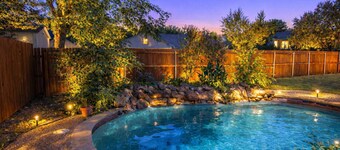 The Eastwood Cottage - Private Swimming Pool, Basketball Hoop, Ping Pong Table, & Private Entry Gate