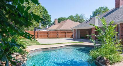 The Eastwood Cottage - Private Swimming Pool, Basketball Hoop, Ping Pong Table, & Private Entry Gate