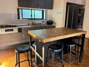 Room | Private kitchen | Full-size fridge, microwave, oven, stovetop