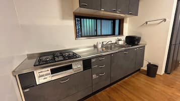 Room | Private kitchen | Full-size fridge, microwave, oven, stovetop