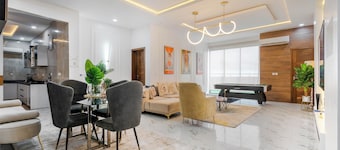Ocean view Luxurious 2 bedroom apartment on Lekki phase 1. Close to all beaches
