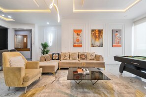 Games room - Ocean view Luxurious 2 bedroom apartment on Lekki phase 1. Close to all beaches (Lekki)