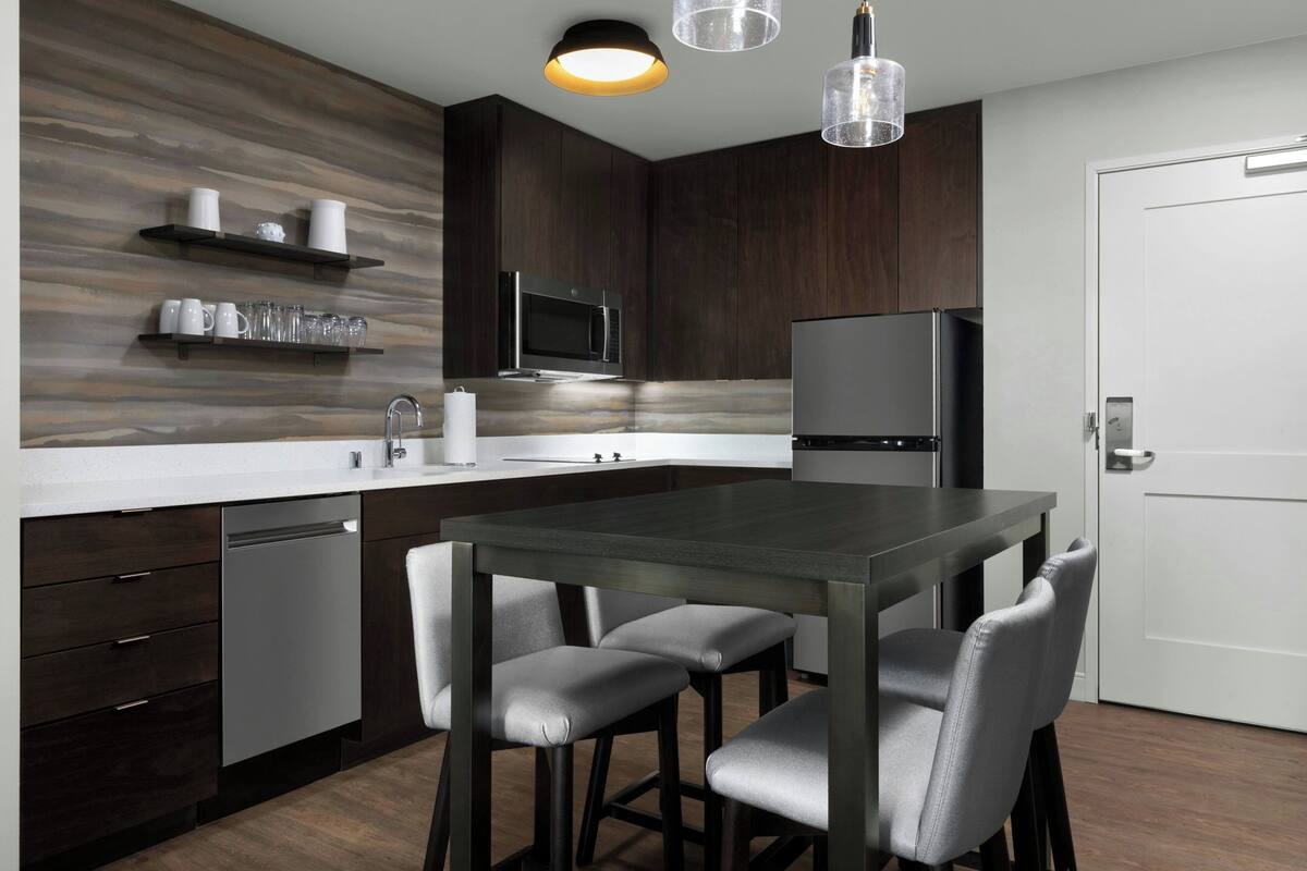 Suite, 1 Bedroom, City View