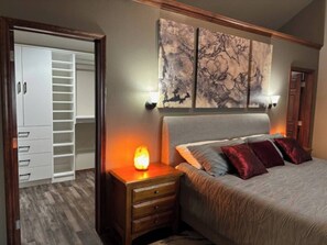 6 bedrooms, iron/ironing board, WiFi, bed sheets