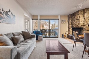 TV, fireplace, stereo