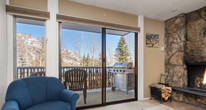 Steps To Snowmass Base Village! Balcony, Grill, Wood FP. Outdoor Pool & Hot Tub, Parking