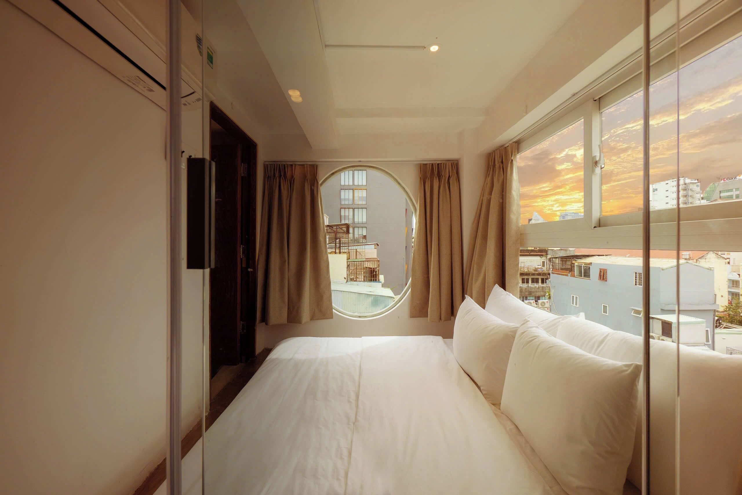 Minibar, caja de seguridad en la habitación y cortinas blackout 