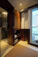 Minibar, Zimmersafe, Verdunkelungsvorhänge, schallisolierte Zimmer
