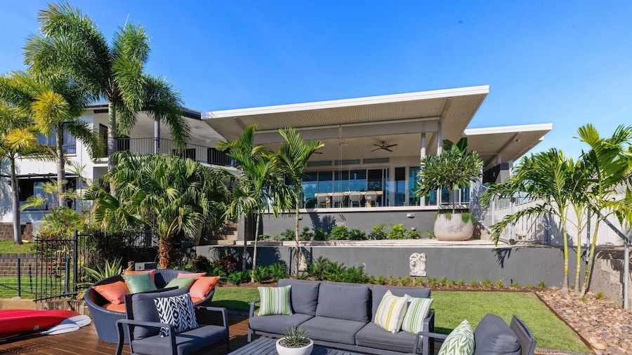 Water-front Paradise Pool - BBQ - Balcony Dining