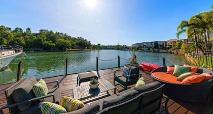 Water-front Paradise Pool - BBQ - Balcony Dining