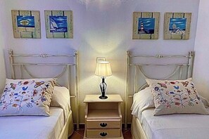 5 bedrooms, iron/ironing board, WiFi, bed sheets