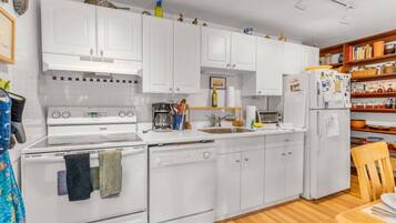 Microwave, dishwasher, coffee/tea maker, toaster