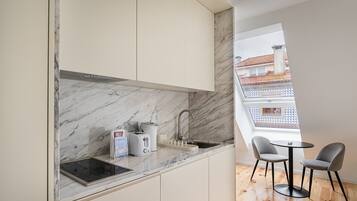 Fridge, microwave, coffee/tea maker, toaster