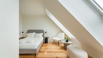 Iron/ironing board, internet, bed sheets