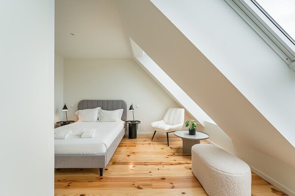 Strykjärn/strykbräda, internet och sängkläder