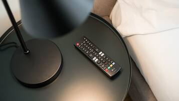 Iron/ironing board, internet, bed sheets