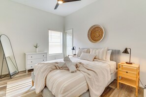 3 bedrooms, iron/ironing board, travel crib, WiFi - Heated Pool, Furnished Patio! Gilbert Getaway (Gilbert)