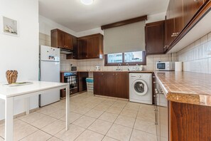 Comfort Apartment, City View | Private kitchen - Sunlit Cozy Apartment (Larnaca)