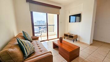 Apartamento Confort, vistas a la ciudad | Zona de estar | Una televisión de pantalla plana