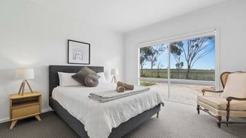 4 bedrooms, bed sheets
